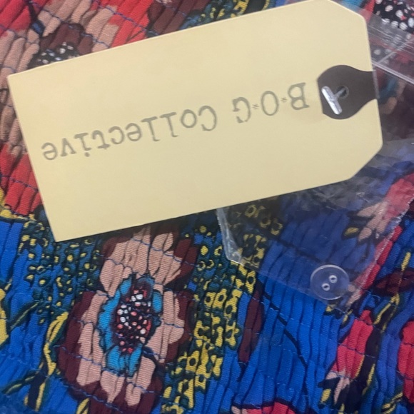 Blue Flower Crop Top - Picture 3 of 4